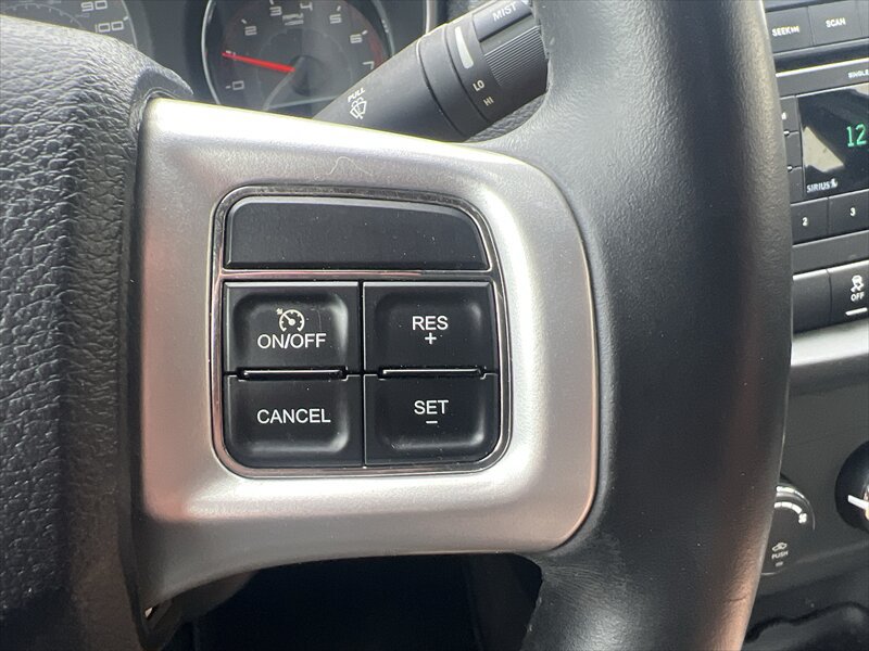 Used 2012 Dodge Avenger SXT FWD image 5