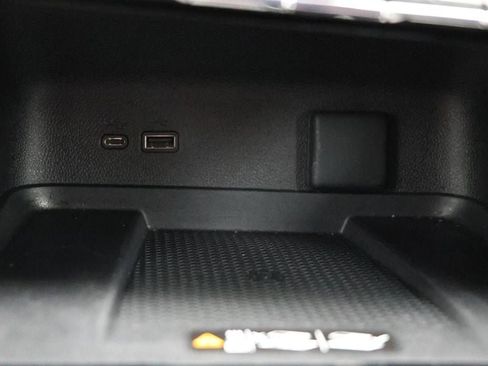 Used 2024 Chevrolet Traverse LT w/ Midnight/Sport Edition image 24