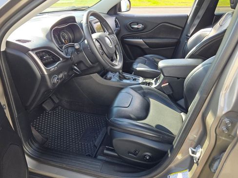 Used 2019 Jeep Cherokee Latitude Plus w/ Comfort/Convenience Group image 20