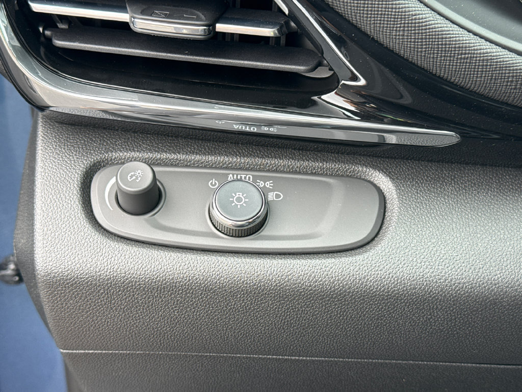 New 2026 Buick Envista Sport Touring w/ Convenience I Package FWD image 19