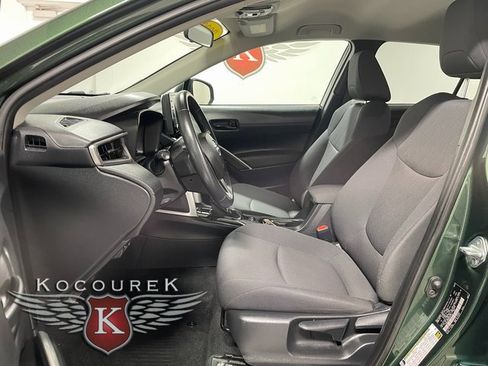 Used 2022 Toyota Corolla Cross LE image 11