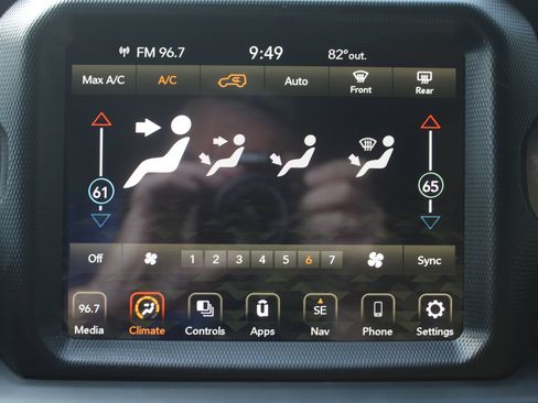 Used 2023 Jeep Wrangler Unlimited Sahara w/ LED Lighting Group AWD/4WD image 39