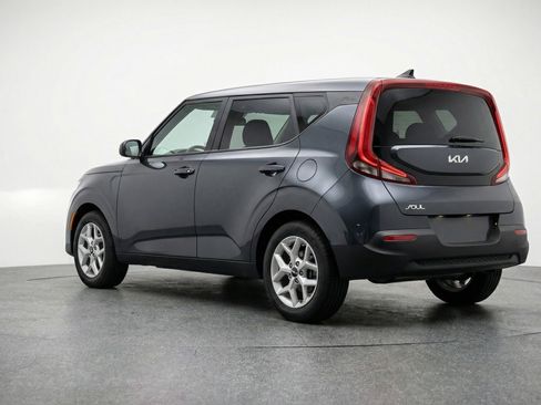 Used 2025 Kia Soul LX w/ LX Technology Package FWD image 6