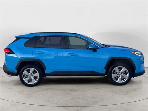 Used 2021 Toyota RAV4 XLE Premium image 6