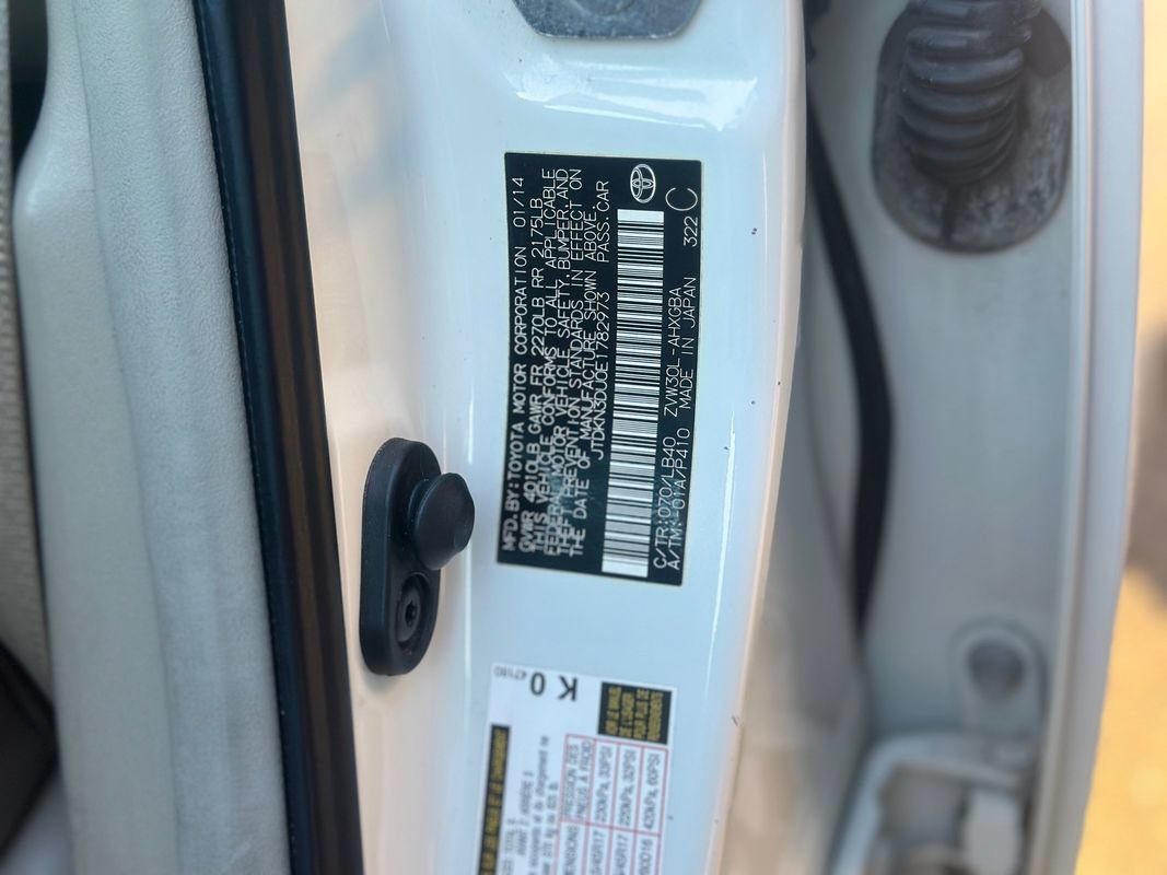 Used 2014 Toyota Prius Five FWD image 27