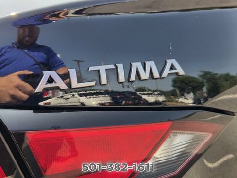 Used 2025 Nissan Altima 2.5 SV FWD image 14