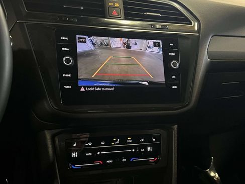 Used 2022 Volkswagen Tiguan SE AWD/4WD image 23