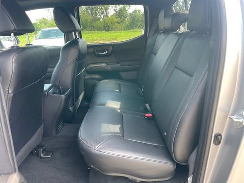 Used 2023 Toyota Tacoma TRD Sport w/ TRD Premium Sport Package AWD/4WD image 19