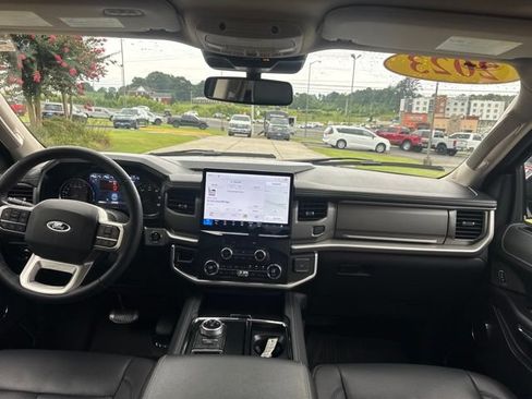 Used 2023 Ford Expedition XLT RWD image 20