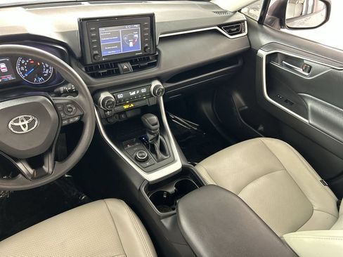 Used 2020 Toyota RAV4 XLE w/ Carpet Mat Package AWD/4WD image 23