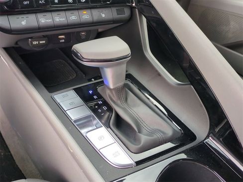 Certified 2025 Hyundai Elantra SEL image 17