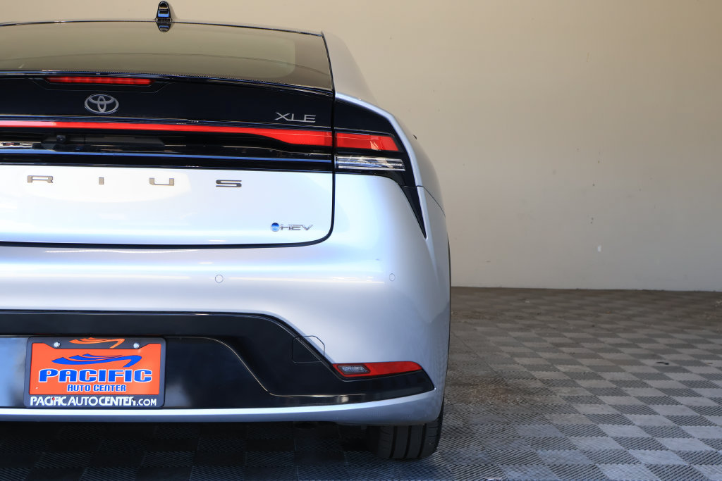 Used 2024 Toyota Prius XLE AWD/4WD image 12