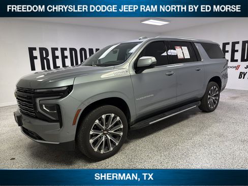 Used 2025 Chevrolet Suburban High Country AWD/4WD image 1