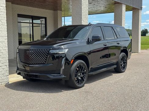 Used 2023 Cadillac Escalade Premium Luxury AWD/4WD image 3