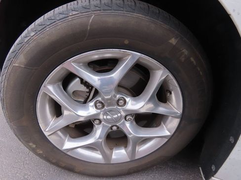 Used 2017 Chrysler Pacifica Limited w/ UConnect Theater Package FWD image 14