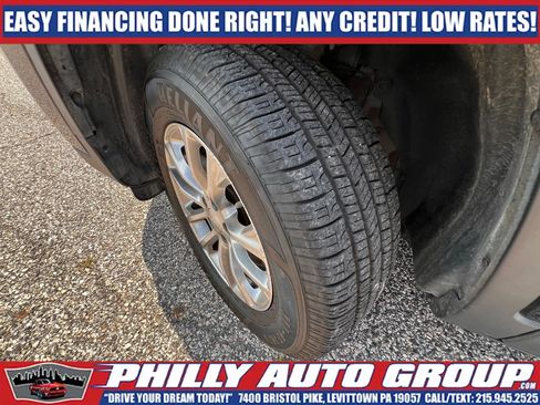Used 2019 Jeep Cherokee Latitude Plus AWD/4WD image 31