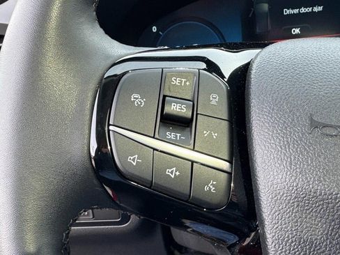 Used 2025 Ford Escape Platinum w/ Premium Technology Package image 17