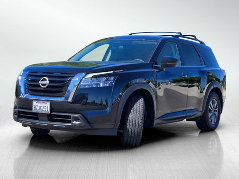Used 2022 Nissan Pathfinder SV FWD image 11