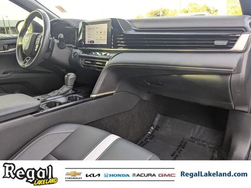 Used 2025 Toyota Camry SE image 10