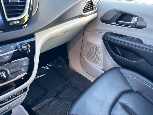 Used 2023 Chrysler Pacifica Touring-L FWD image 57