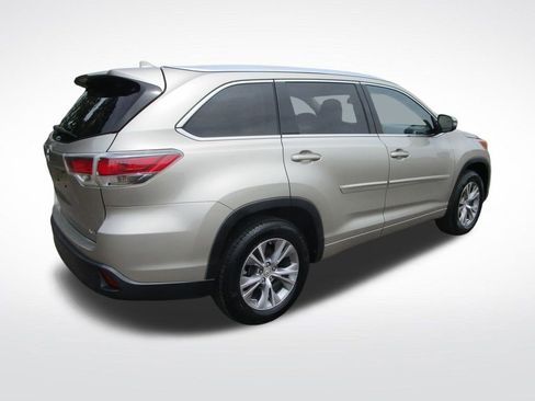 Used 2015 Toyota Highlander XLE FWD image 8