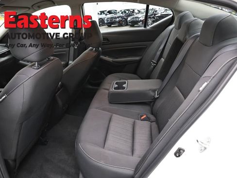 Used 2025 Nissan Altima 2.5 SV FWD image 21