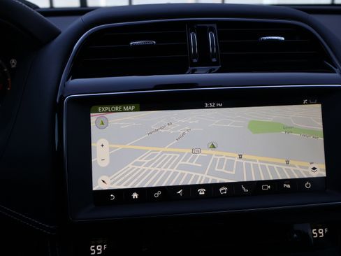 Used 2020 Jaguar F-PACE R-Sport image 33