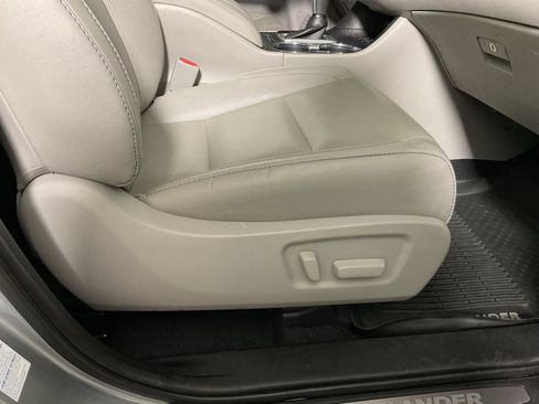 Used 2019 Toyota Highlander Limited AWD/4WD image 39
