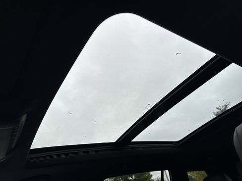 Used 2025 Cadillac XT6 Premium Luxury w/ Technology Package image 11