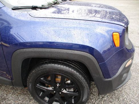 Used 2017 Jeep Renegade Altitude FWD image 21