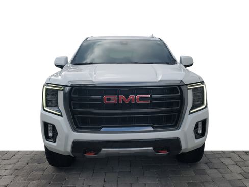 Used 2022 GMC Yukon XL AT4 image 2