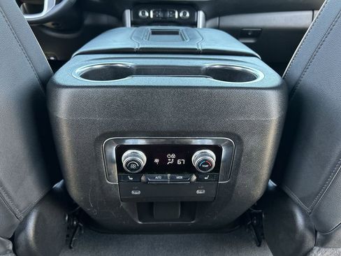 Used 2022 GMC Yukon XL SLT w/ SLT Luxury Package image 21