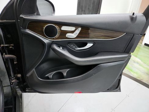 Used 2020 Mercedes-Benz GLC 300 4MATIC image 27