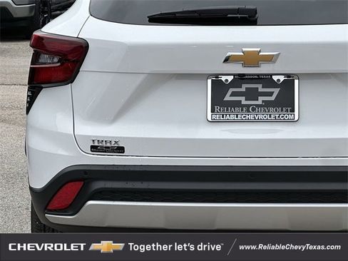 New 2026 Chevrolet Trax LT w/ Driver Confidence Package image 7