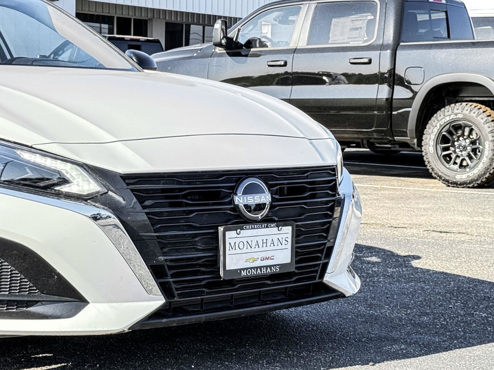Used 2025 Nissan Altima 2.5 SV FWD image 7