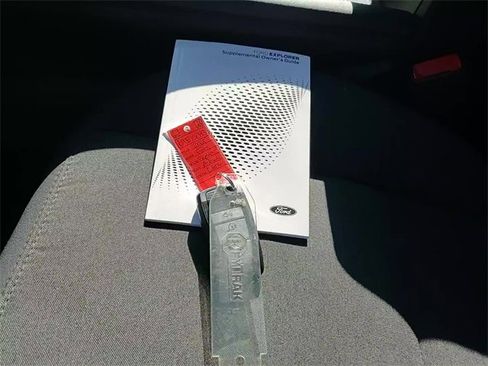 Used 2025 Ford Explorer Active image 7