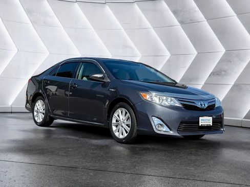 Used 2014 Toyota Camry XLE w/ Leather Package FWD image 3