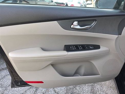 Used 2021 Kia Forte LXS FWD image 14