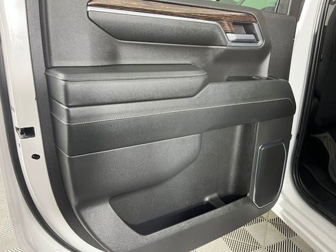 Used 2024 GMC Sierra 1500 SLE w/ X31 Off-Road Package image 12