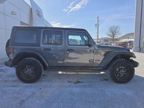 Used 2024 Jeep Wrangler Willys image 2
