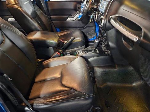 Used 2016 Jeep Wrangler Unlimited Rubicon image 18