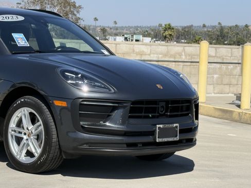 Used 2023 Porsche Macan AWD/4WD image 3