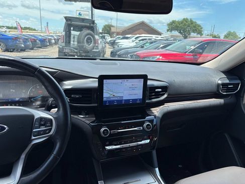 Used 2021 Ford Explorer Limited w/ Equipment Group 301A RWD image 18
