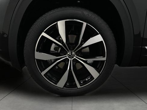 New 2026 Volkswagen Atlas SEL Premium R-Line AWD/4WD image 13