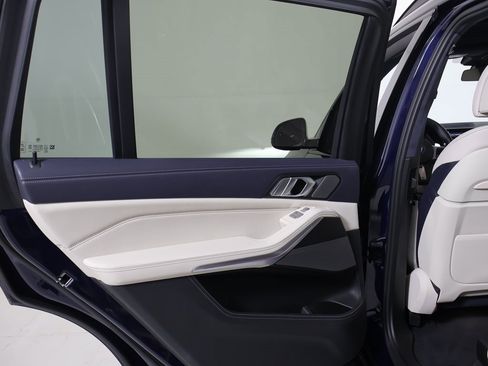 Used 2022 BMW X7 M50i image 28