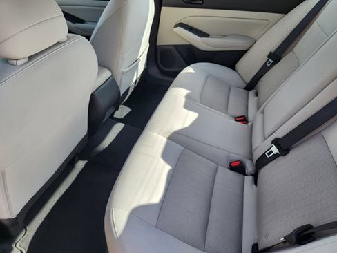 Used 2025 Nissan Altima 2.5 SV FWD image 31