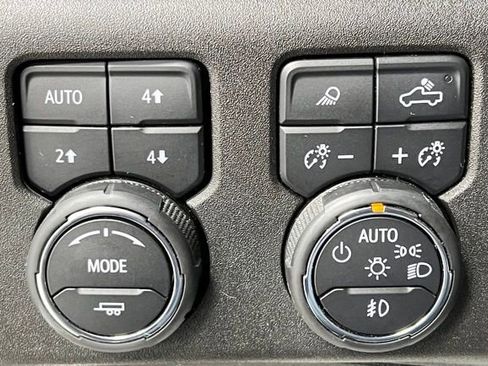 Used 2023 Chevrolet Silverado 1500 High Country w/ High Country Premium Package AWD/4WD image 32