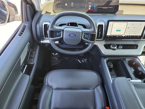 Certified 2025 Ford Expedition Active AWD/4WD image 8