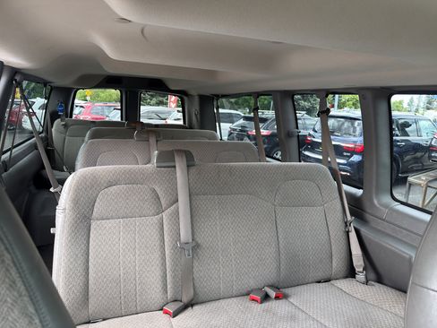 Used 2018 Chevrolet Express 3500 LT w/ LT Preferred Equipment Group RWD image 20