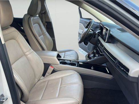 Used 2022 Lincoln Corsair FWD w/ Premium Package image 27